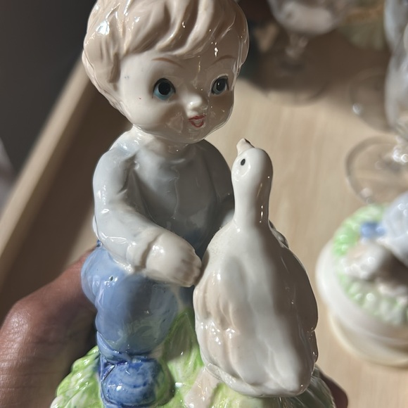 Musical Rotating Vintage Porcelain Figurines with Boy and Girl🥳🥳❌❌ - Picture 3 of 7